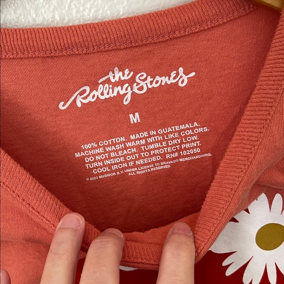 The Rolling Stones orange daisy crop band graphic tee M - Picture 3 of 6